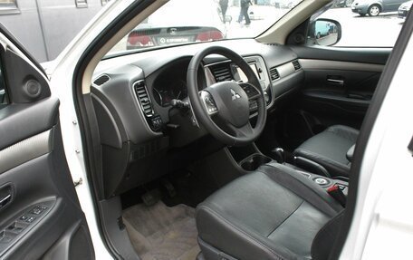 Mitsubishi Outlander III рестайлинг 3, 2014 год, 1 645 000 рублей, 6 фотография