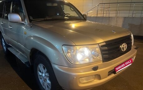 Toyota Land Cruiser 100 рестайлинг 2, 2003 год, 1 380 000 рублей, 28 фотография