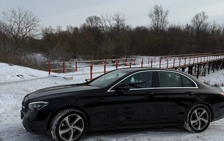 Mercedes-Benz E-Класс, 2022 год, 4 800 000 рублей, 4 фотография