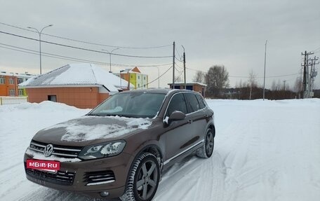 Volkswagen Touareg III, 2011 год, 1 950 000 рублей, 2 фотография