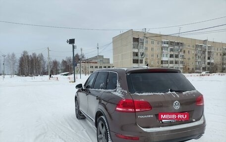 Volkswagen Touareg III, 2011 год, 1 950 000 рублей, 4 фотография