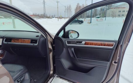 Volkswagen Touareg III, 2011 год, 1 950 000 рублей, 17 фотография