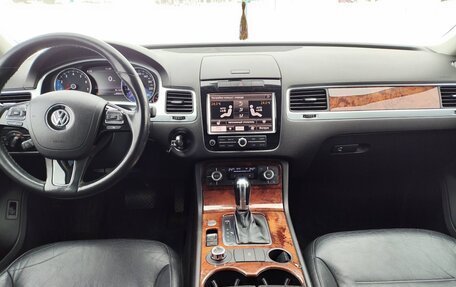 Volkswagen Touareg III, 2011 год, 1 950 000 рублей, 10 фотография