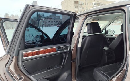 Volkswagen Touareg III, 2011 год, 1 950 000 рублей, 21 фотография