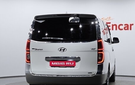 Hyundai Grand Starex Grand Starex I рестайлинг 2, 2020 год, 3 459 000 рублей, 3 фотография