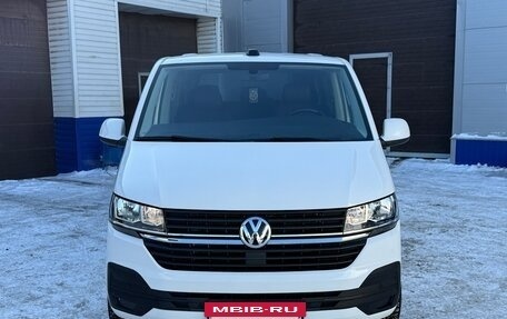 Volkswagen Caravelle T6 рестайлинг, 2020 год, 3 098 000 рублей, 2 фотография