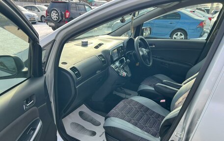 Toyota Wish II, 2003 год, 889 000 рублей, 10 фотография