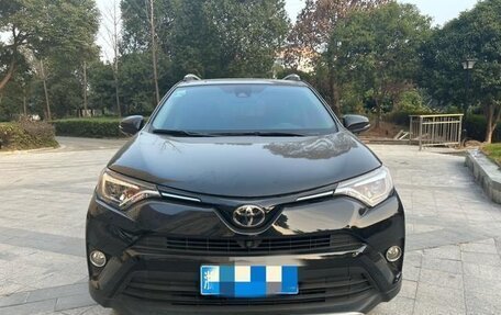 Toyota RAV4, 2019 год, 1 780 000 рублей, 2 фотография