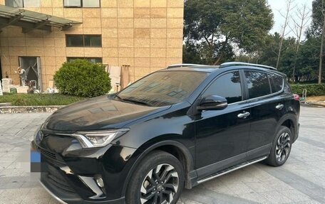 Toyota RAV4, 2019 год, 1 780 000 рублей, 3 фотография