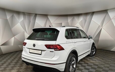 Volkswagen Tiguan II, 2019 год, 2 643 000 рублей, 2 фотография
