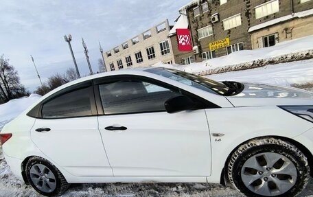 Hyundai Solaris II рестайлинг, 2015 год, 860 000 рублей, 3 фотография