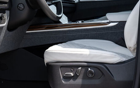 Cadillac Escalade V, 2025 год, 19 930 000 рублей, 4 фотография