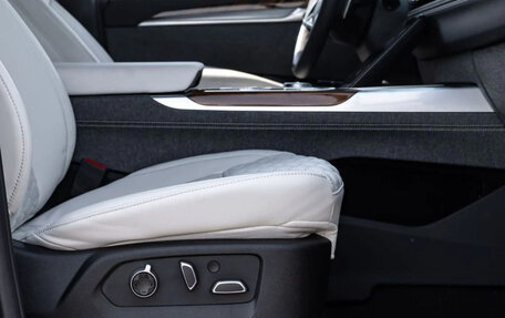 Cadillac Escalade V, 2025 год, 19 930 000 рублей, 12 фотография