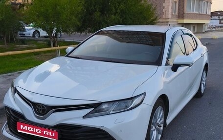 Toyota Camry, 2019 год, 1 900 000 рублей, 1 фотография