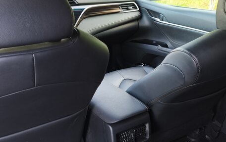 Toyota Camry, 2019 год, 1 900 000 рублей, 8 фотография