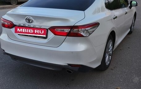 Toyota Camry, 2019 год, 1 900 000 рублей, 5 фотография