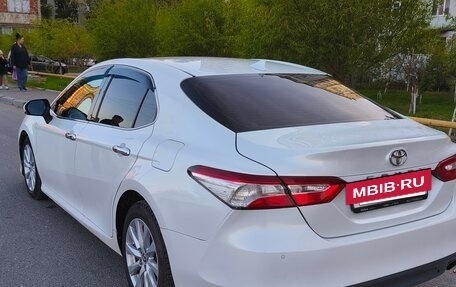 Toyota Camry, 2019 год, 1 900 000 рублей, 6 фотография