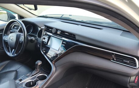 Toyota Camry, 2019 год, 1 900 000 рублей, 12 фотография