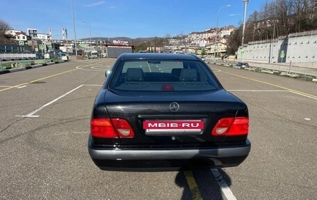Mercedes-Benz E-Класс, 1997 год, 666 000 рублей, 3 фотография