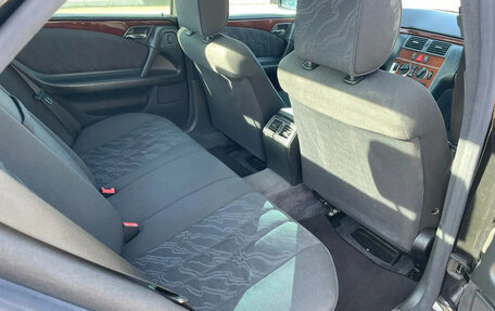 Mercedes-Benz E-Класс, 1997 год, 666 000 рублей, 7 фотография