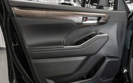 Toyota Highlander, 2025 год, 5 500 000 рублей, 24 фотография