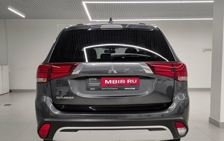 Mitsubishi Outlander III рестайлинг 3, 2020 год, 2 250 000 рублей, 6 фотография