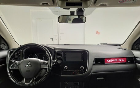 Mitsubishi Outlander III рестайлинг 3, 2020 год, 2 250 000 рублей, 14 фотография