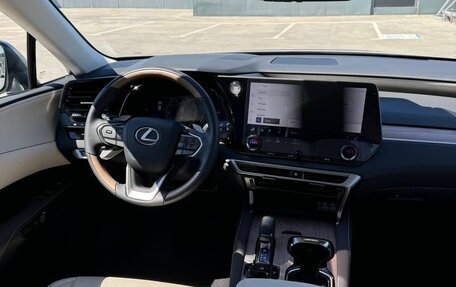 Lexus RX IV рестайлинг, 2023 год, 5 630 000 рублей, 6 фотография