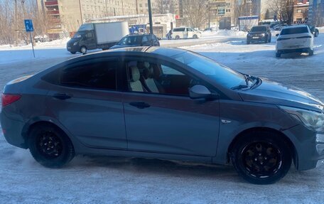 Hyundai Solaris II рестайлинг, 2015 год, 390 000 рублей, 2 фотография