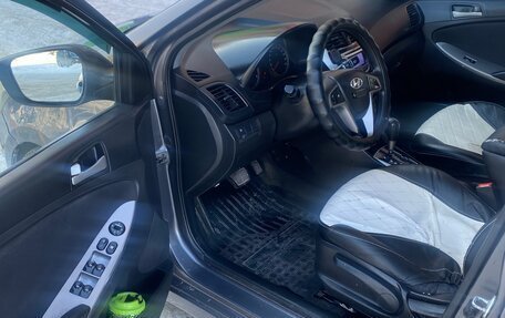 Hyundai Solaris II рестайлинг, 2015 год, 390 000 рублей, 8 фотография