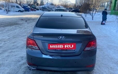 Hyundai Solaris II рестайлинг, 2015 год, 390 000 рублей, 3 фотография