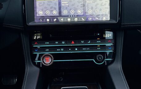 Jaguar F-Pace, 2016 год, 2 700 000 рублей, 20 фотография