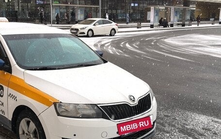 Skoda Rapid I, 2019 год, 900 000 рублей, 2 фотография