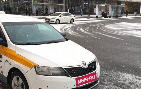 Skoda Rapid I, 2019 год, 900 000 рублей, 3 фотография