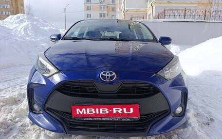 Toyota Yaris, 2022 год, 1 560 000 рублей, 2 фотография