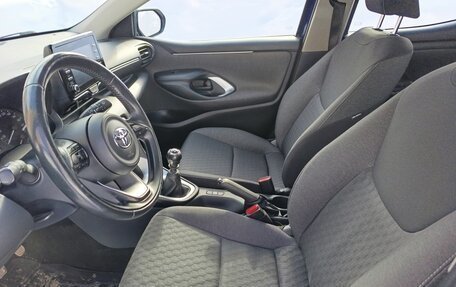 Toyota Yaris, 2022 год, 1 560 000 рублей, 10 фотография