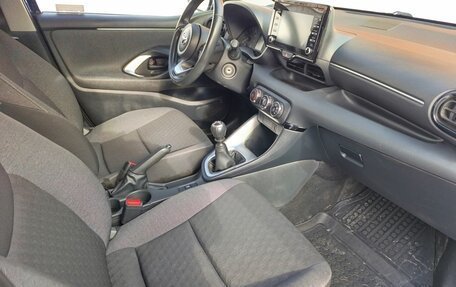 Toyota Yaris, 2022 год, 1 560 000 рублей, 11 фотография