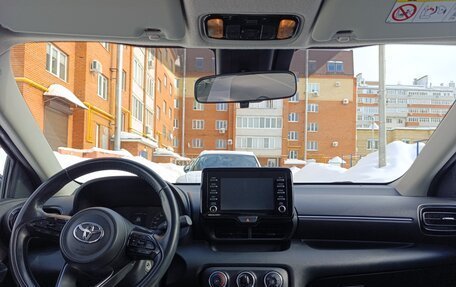 Toyota Yaris, 2022 год, 1 560 000 рублей, 9 фотография