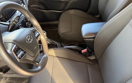 Hyundai Solaris II рестайлинг, 2021 год, 1 720 000 рублей, 10 фотография