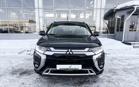 Mitsubishi Outlander III рестайлинг 3, 2019 год, 2 300 000 рублей, 3 фотография