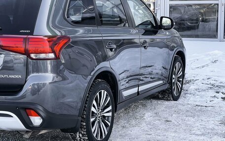 Mitsubishi Outlander III рестайлинг 3, 2019 год, 2 300 000 рублей, 10 фотография