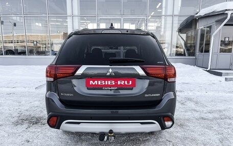 Mitsubishi Outlander III рестайлинг 3, 2019 год, 2 300 000 рублей, 4 фотография