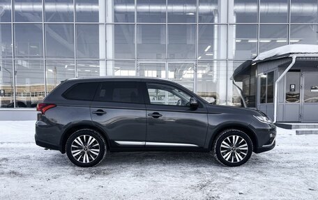 Mitsubishi Outlander III рестайлинг 3, 2019 год, 2 300 000 рублей, 7 фотография