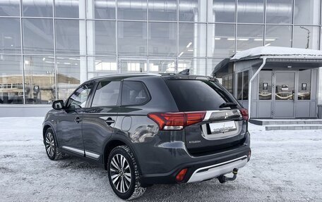 Mitsubishi Outlander III рестайлинг 3, 2019 год, 2 300 000 рублей, 6 фотография