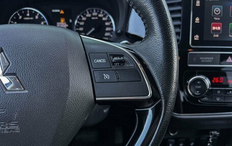 Mitsubishi Outlander III рестайлинг 3, 2019 год, 2 300 000 рублей, 16 фотография