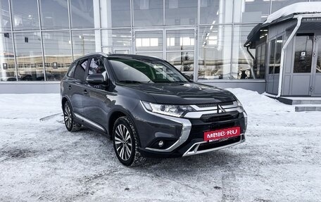Mitsubishi Outlander III рестайлинг 3, 2019 год, 2 300 000 рублей, 5 фотография