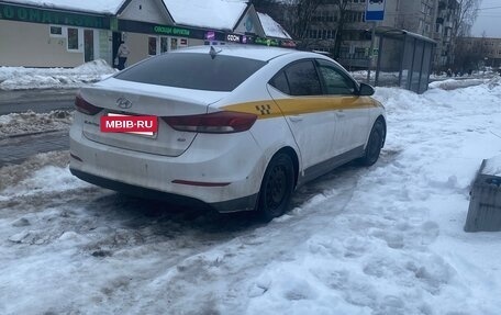 Hyundai Elantra VI рестайлинг, 2018 год, 950 000 рублей, 4 фотография