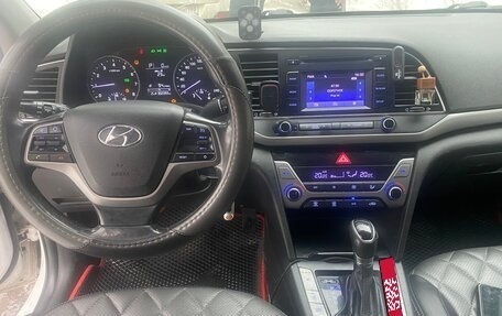 Hyundai Elantra VI рестайлинг, 2018 год, 950 000 рублей, 5 фотография