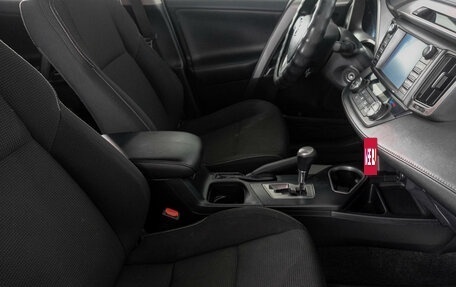 Toyota RAV4, 2016 год, 1 999 000 рублей, 12 фотография