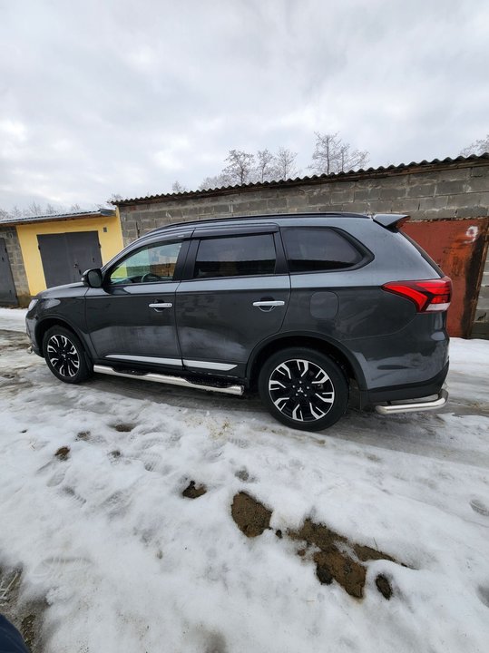 Mitsubishi Outlander III рестайлинг 3, 2021 год, 3 350 000 рублей, 1 фотография